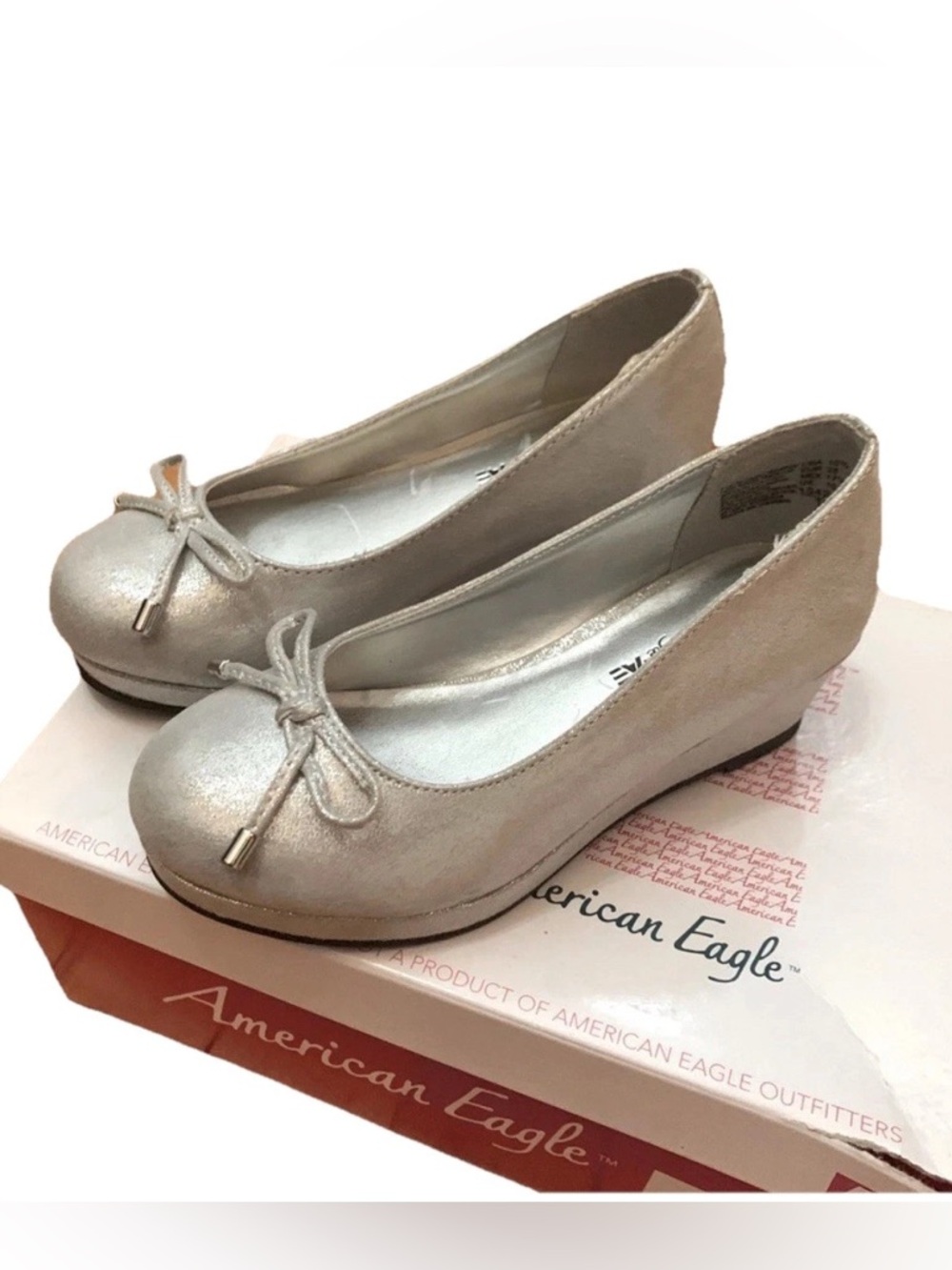American Eagle silver metallic Little girls wedge shoes. Size10.5c Brand New